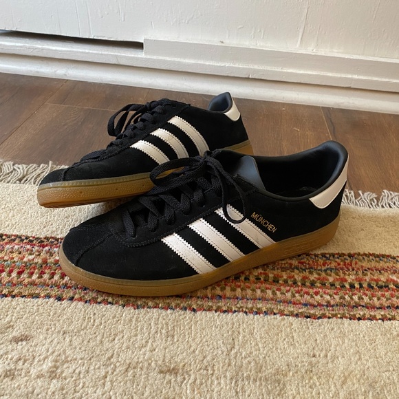 adidas gazelle silver green womens Munchen Mens Lifestyle Shoe